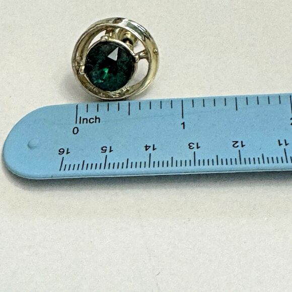 Vintage Goldtone Screwback Earrings – Emerald Green Rounds, 0.75 Inch - Picture 7 of 7